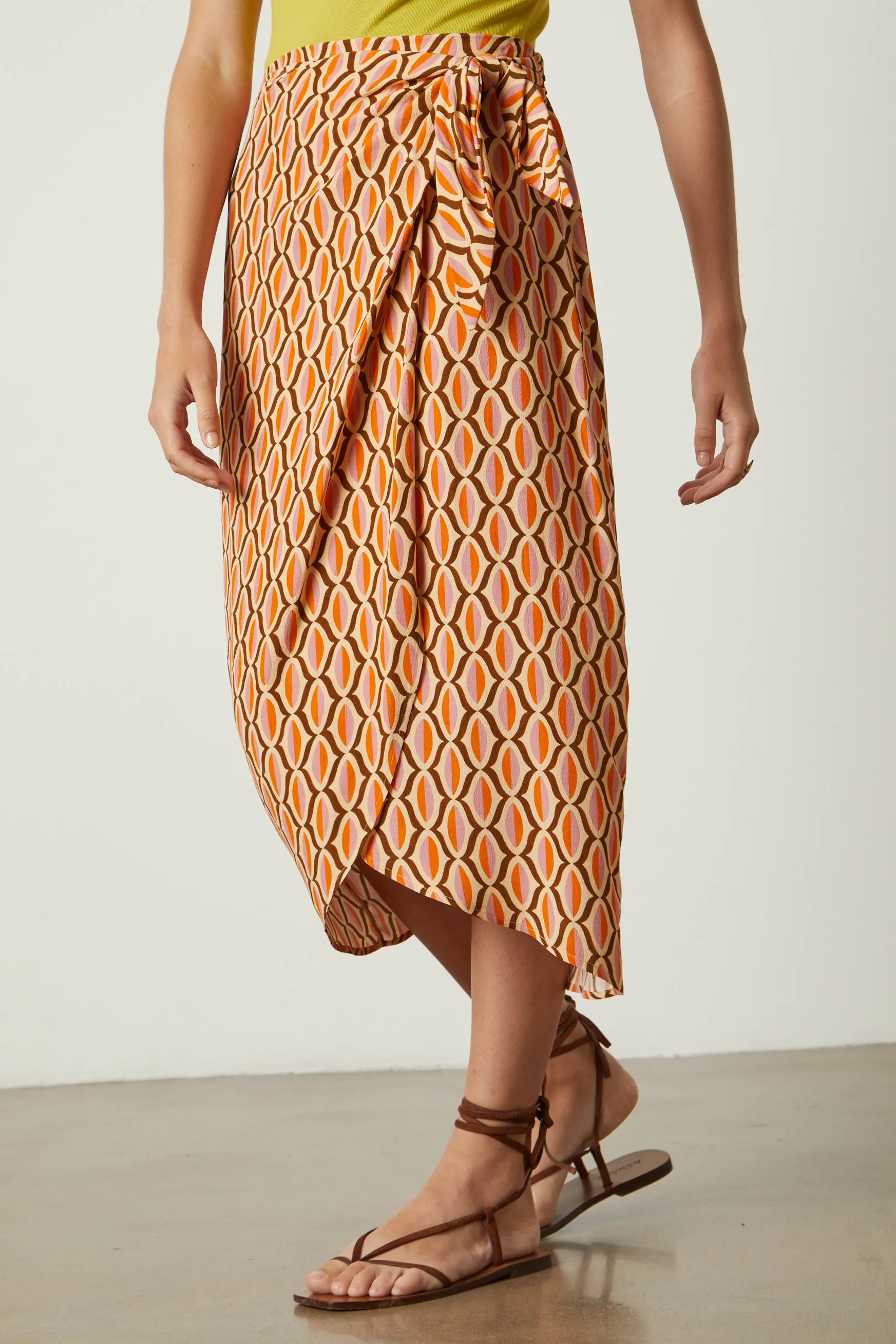 ALISHA GEO PRINT CREPE SKIRT IN ORANGE