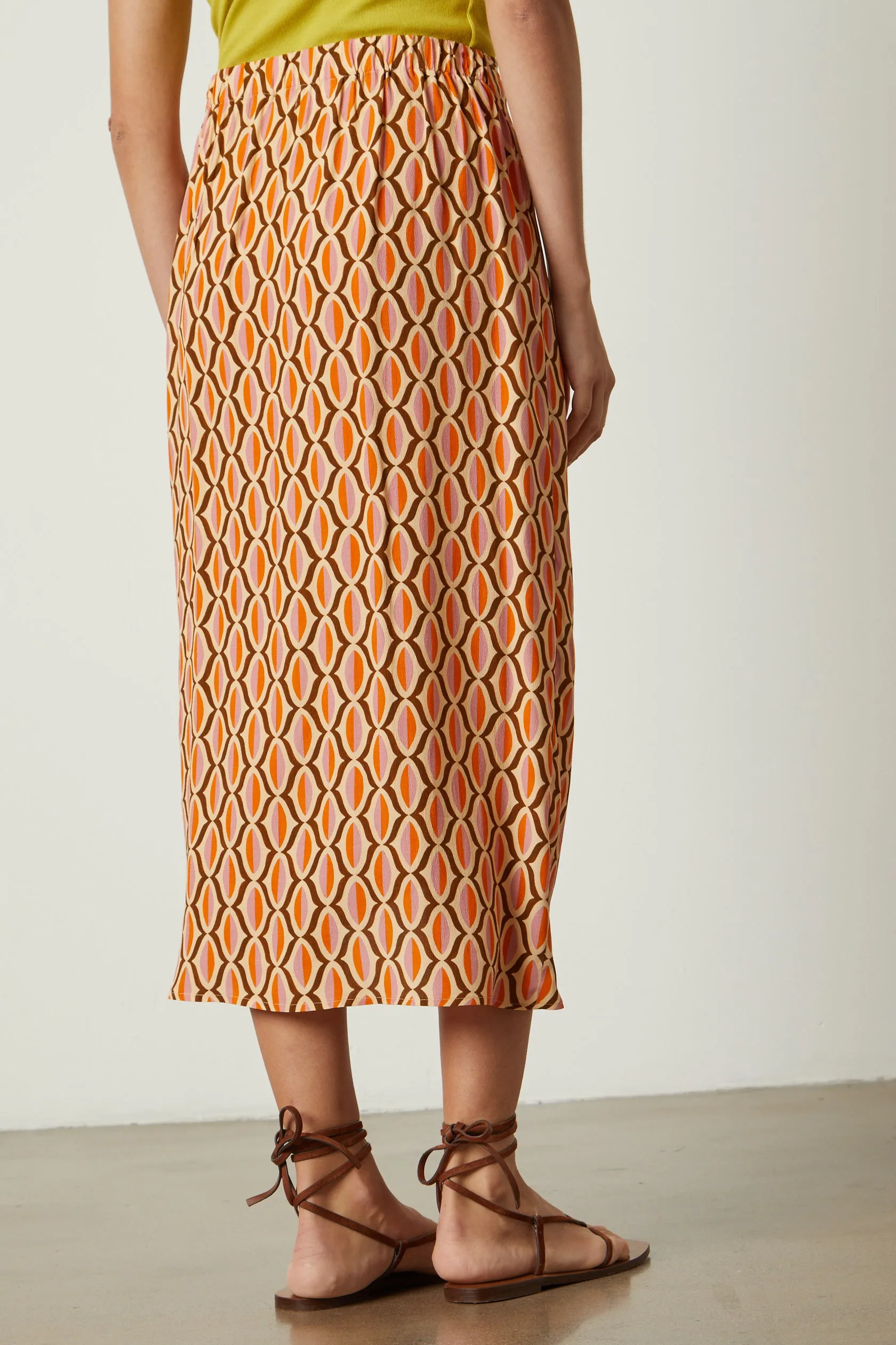 ALISHA GEO PRINT CREPE SKIRT IN ORANGE