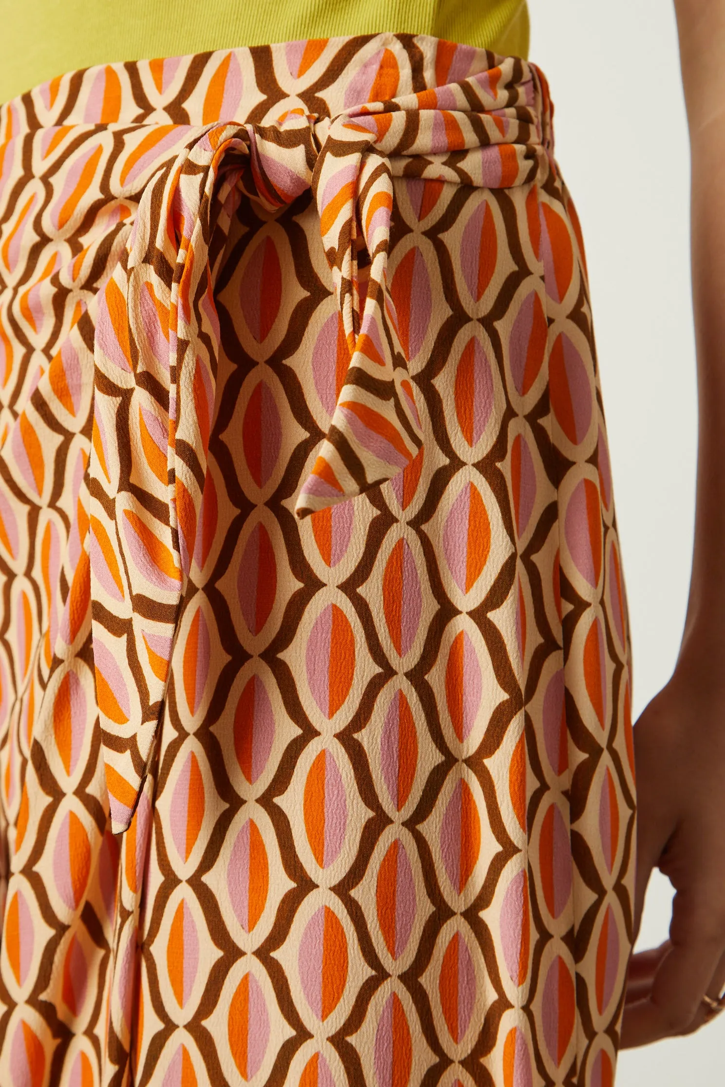 ALISHA GEO PRINT CREPE SKIRT IN ORANGE