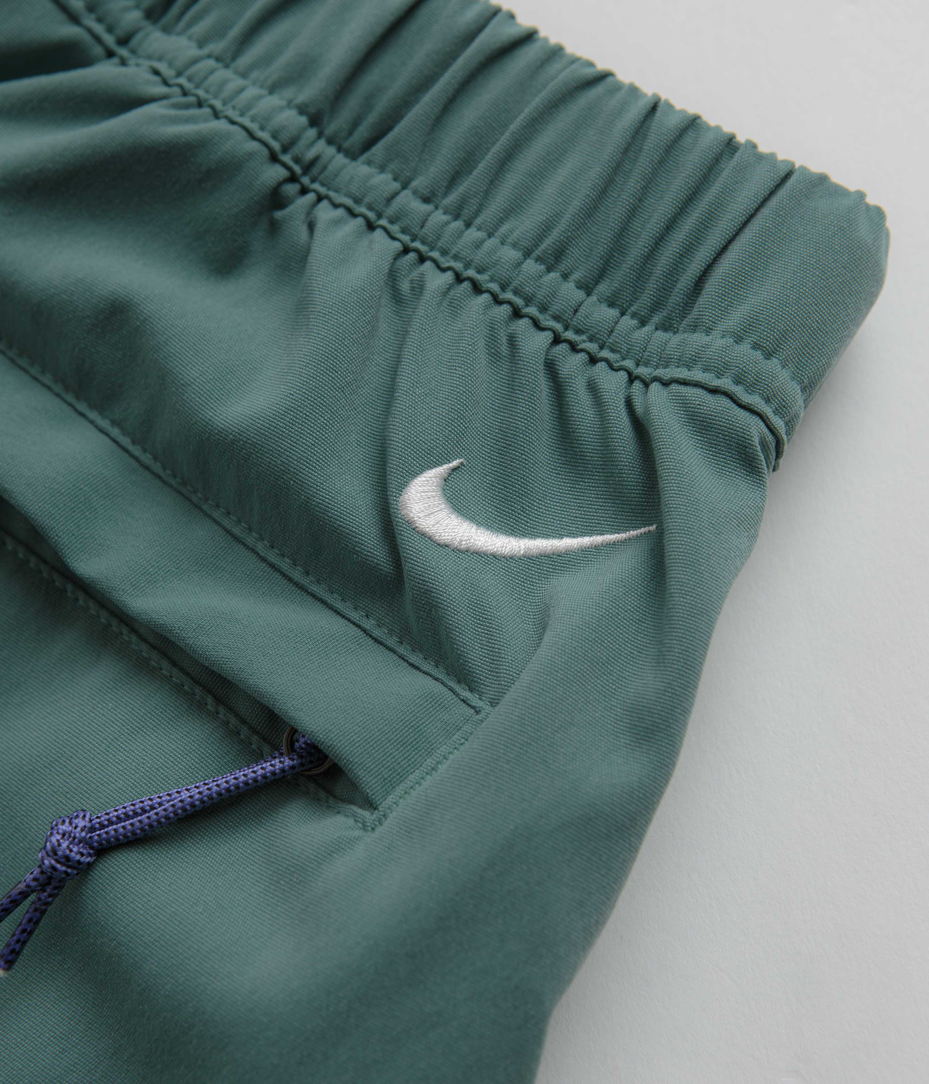 Nike ACG Hiking Shorts - Bicoastal / Vintage Green / Summit White