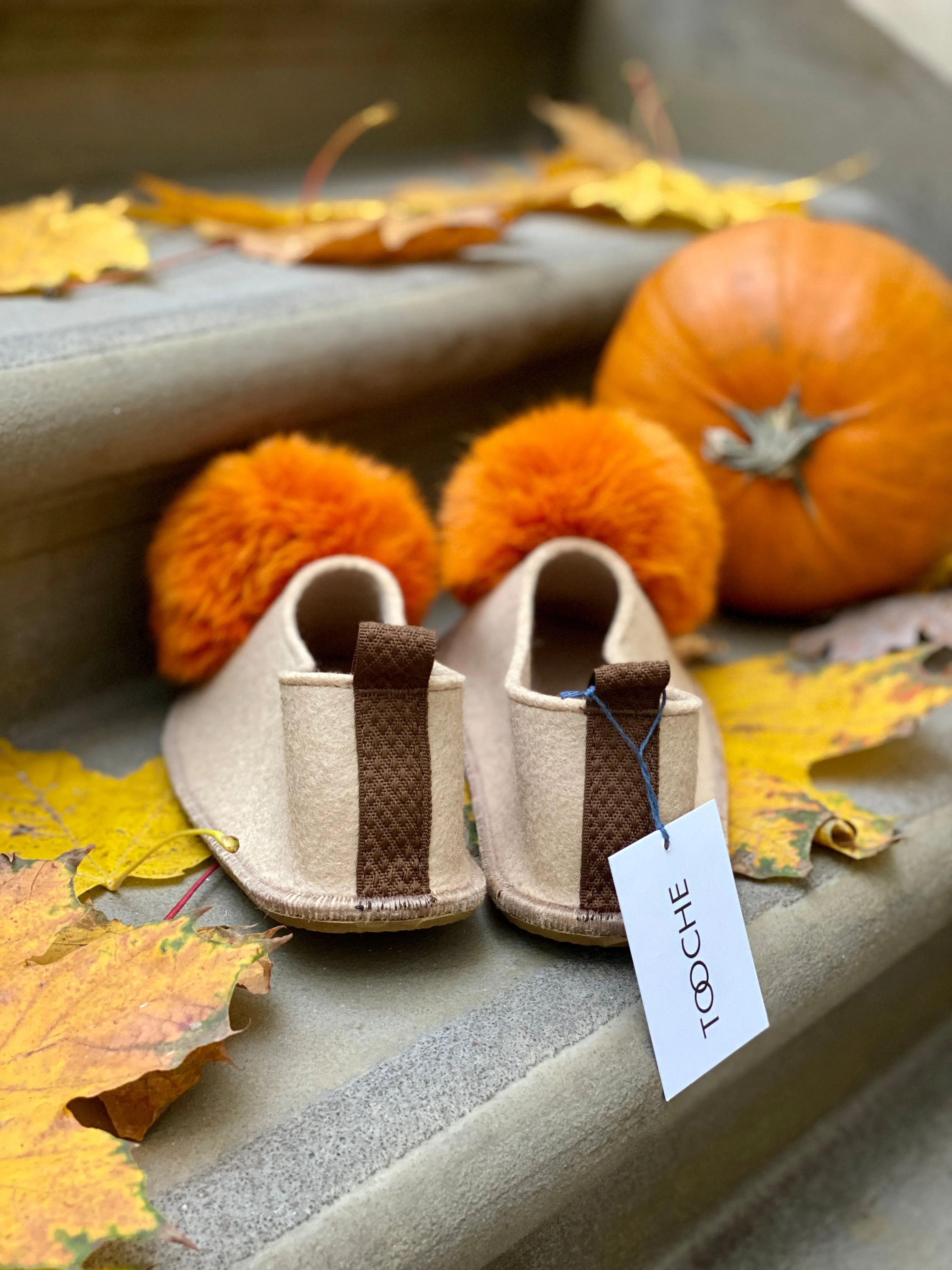 PUMPKIN pom pom kids slippers